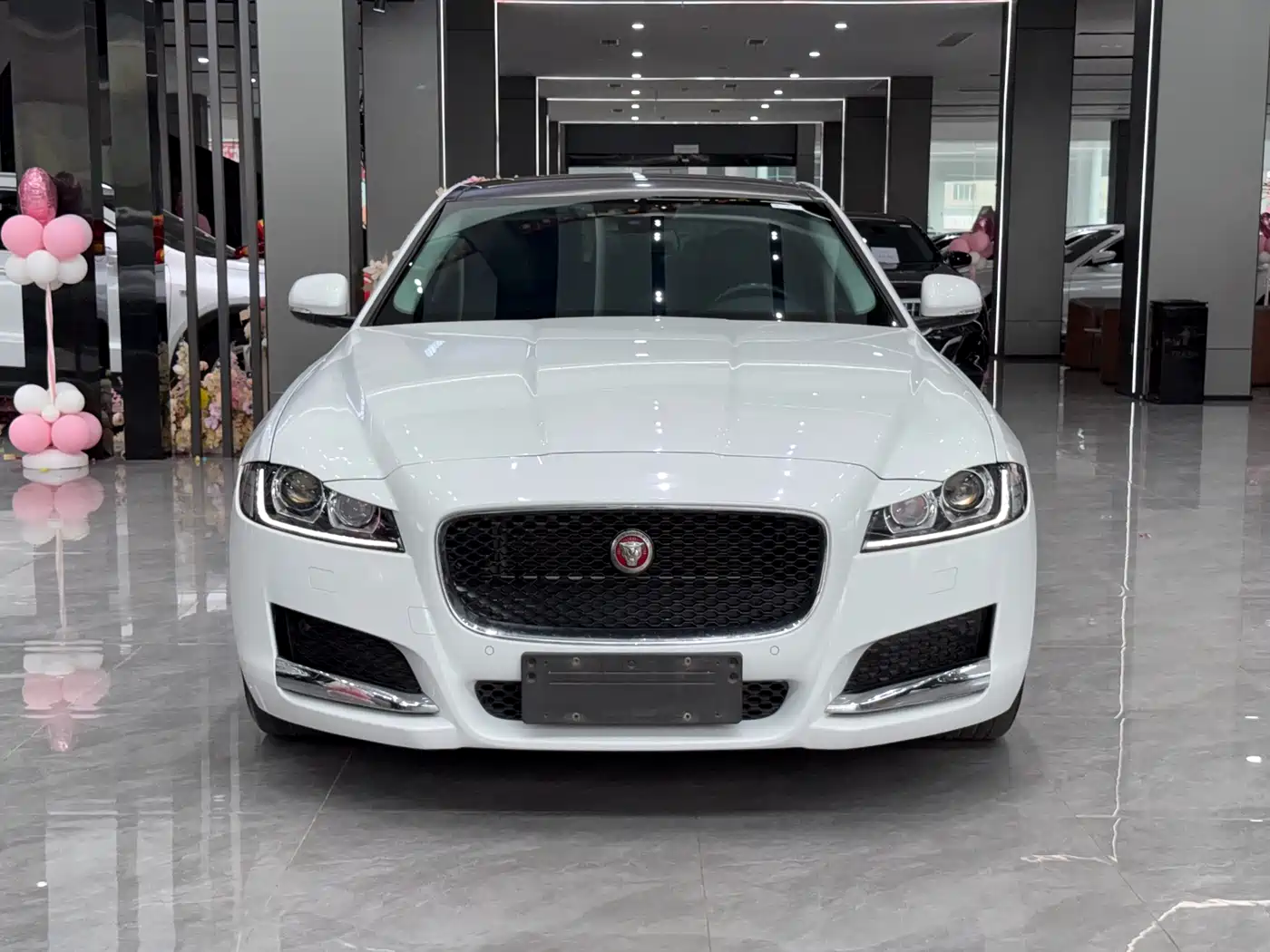 Jaguar XFL 2017 XFL 2.0T 200PS Elegance Edition фото 3