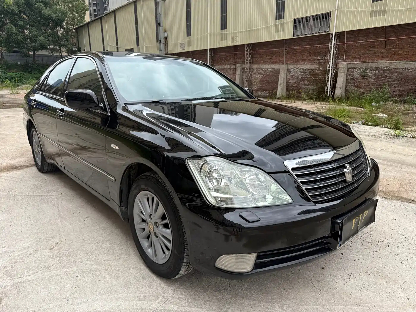 Photo 2 - Toyota Crown