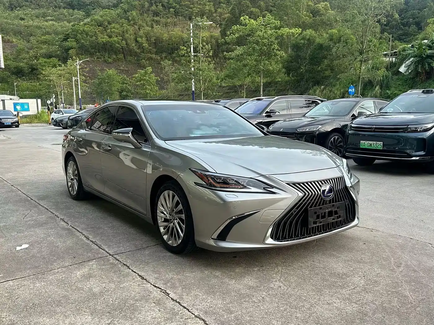 Photo 3 - Lexus ES