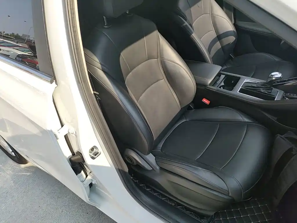 Фото 25 - Roewe i5