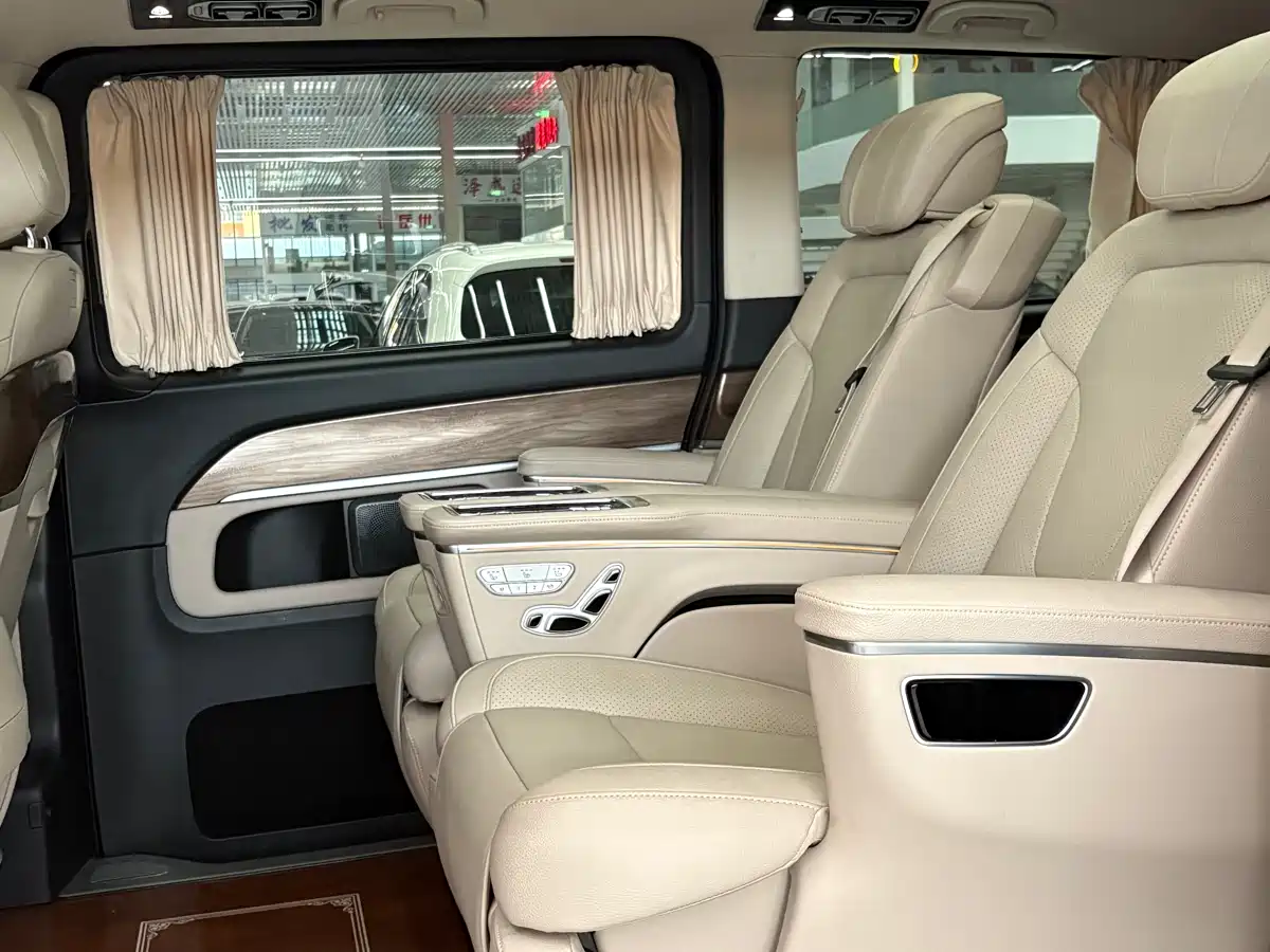 Mercedes-Benz V-Class 2021 V 260 L Long Wheelbase Luxury Edition фото 10