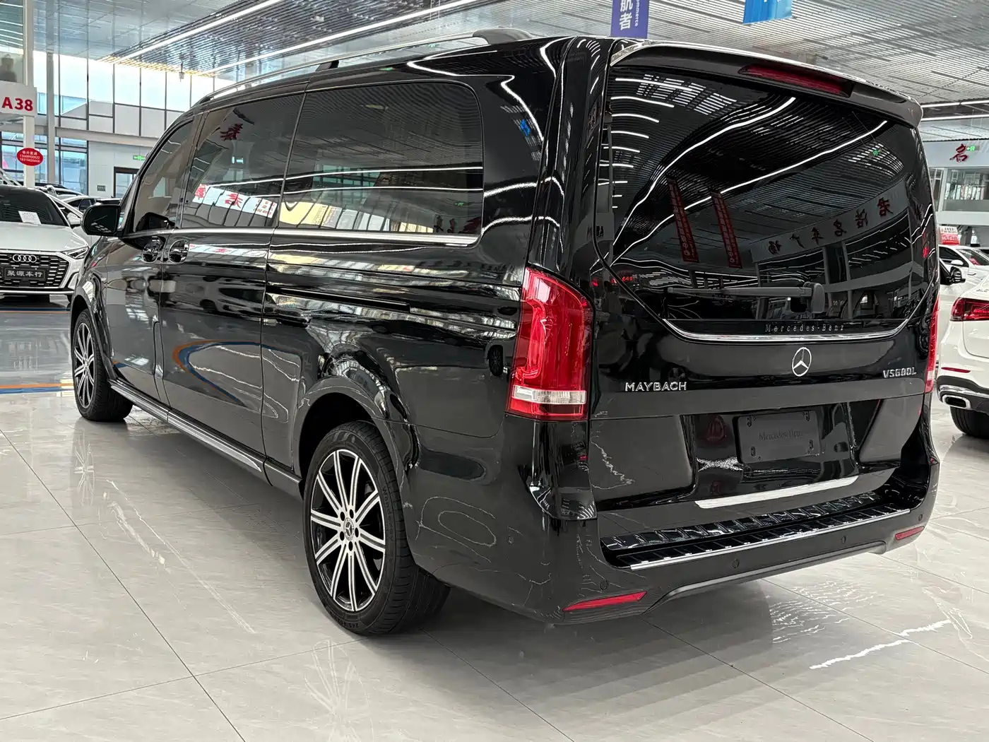 Mercedes-Benz V-Class 2021 V 260 L Long Wheelbase Luxury Edition фото 15