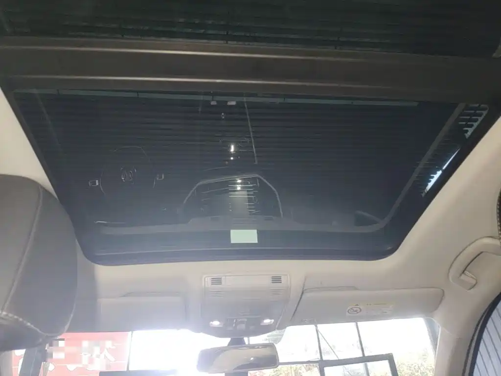 VOLKSWAGEN T-ROC EXPLORING SONGS