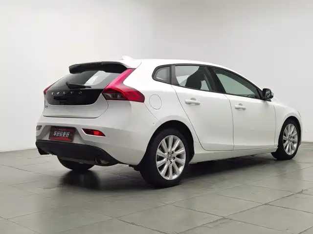 Volvo V40 2015 1.6T Smart Comfort Edition — фото 2