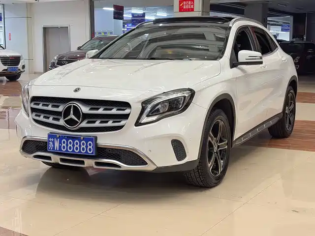 MERCEDES-BENZ GLA