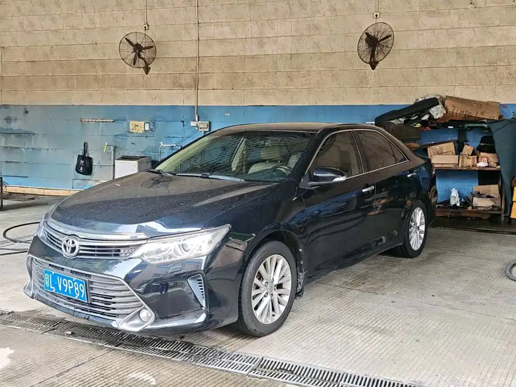 Фото 1 - Toyota Camry