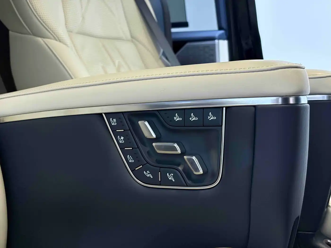 ZEEKR 009 2025 2024 7-Seat Aisle AWD Version 108kWh