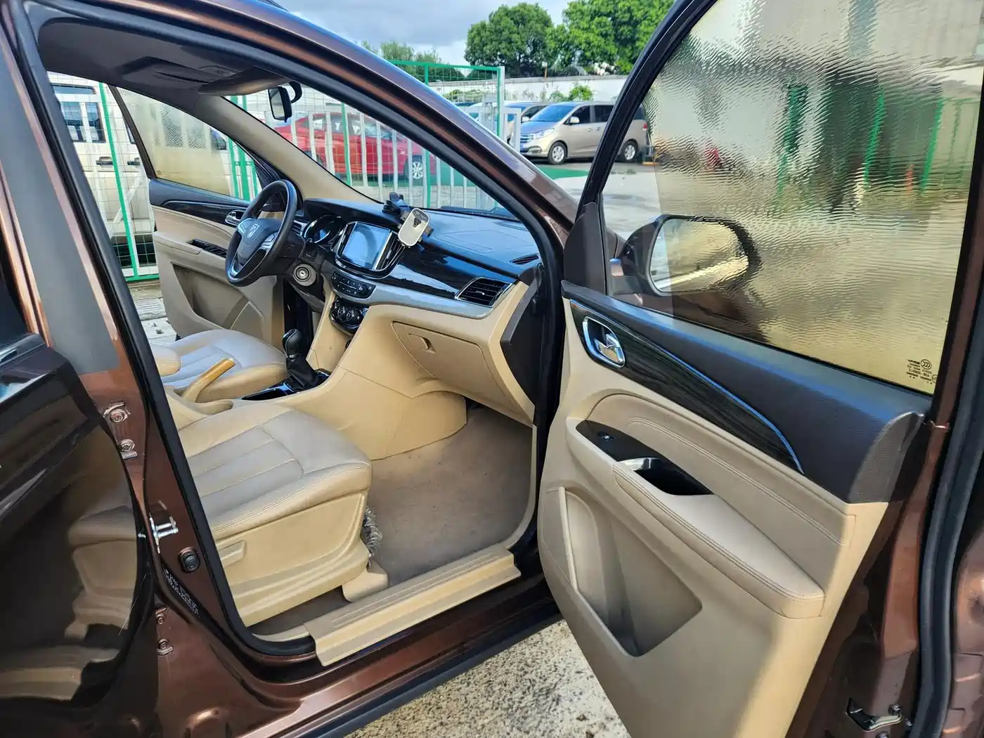 Baojun 730 2016 2016 1.5L Manual Comfort 7-seater China V