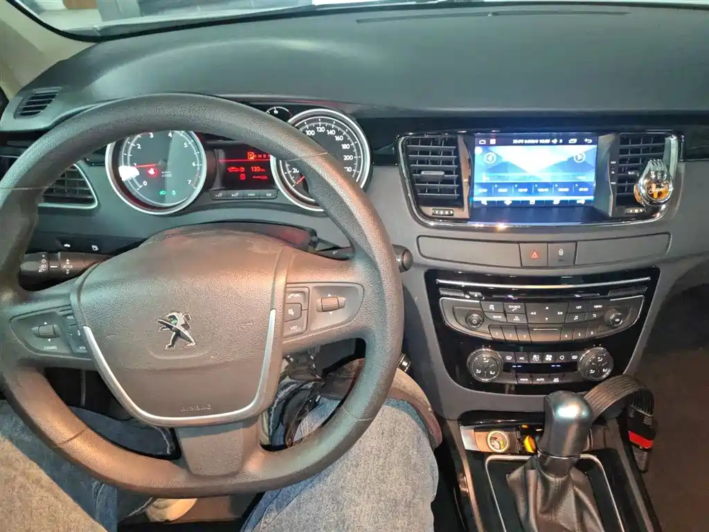 Peugeot 508 2012 2.0L Automatic Sunroof Classic Edition фото 6
