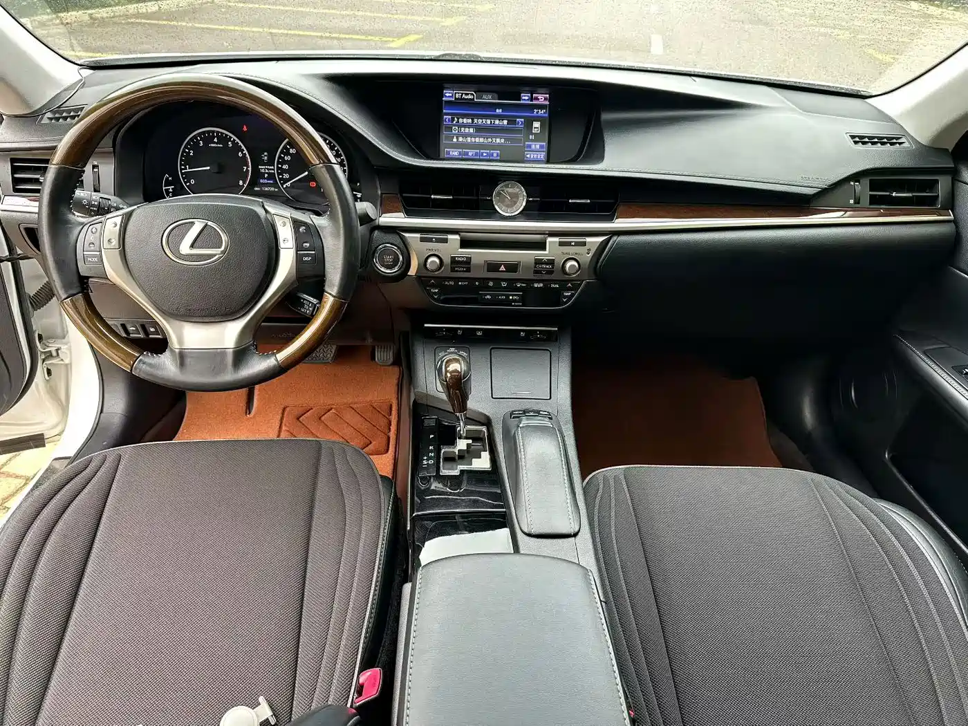 Фото 5 - Lexus ES