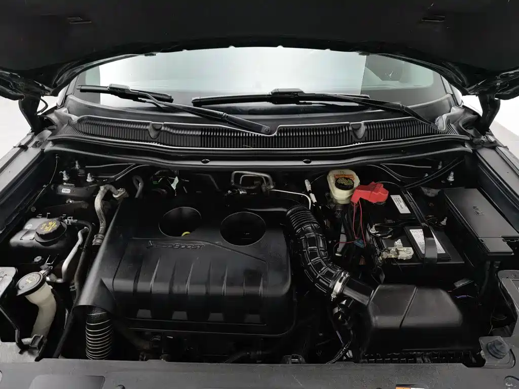 Photo 6 - Ford Explorer (Import)