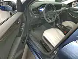 Photo 16 - Ford Escape