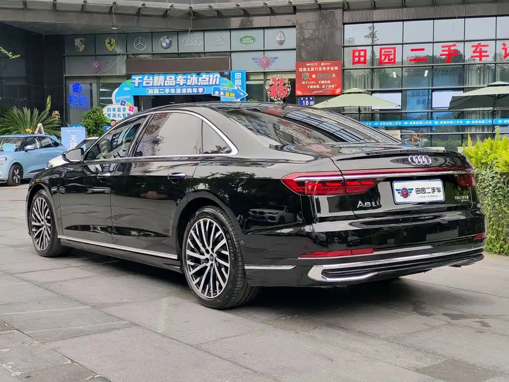 Фото 4 - Audi A8