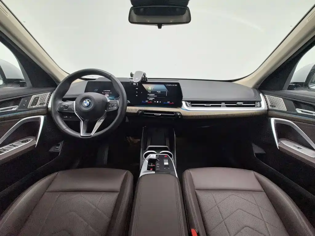 Photo 5 - BMW iX1