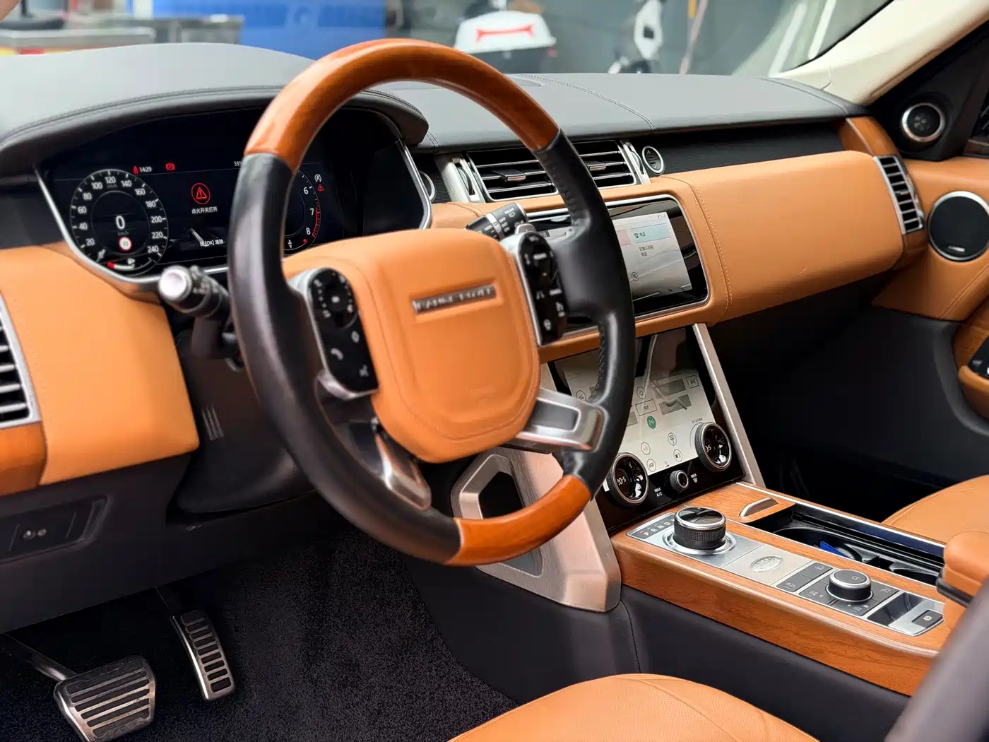 Photo 9 - Land Rover Range Rover