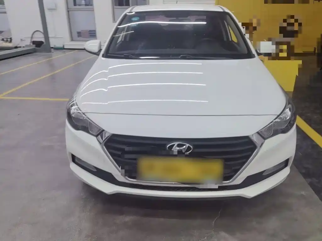 صورة 3 - Hyundai Verna