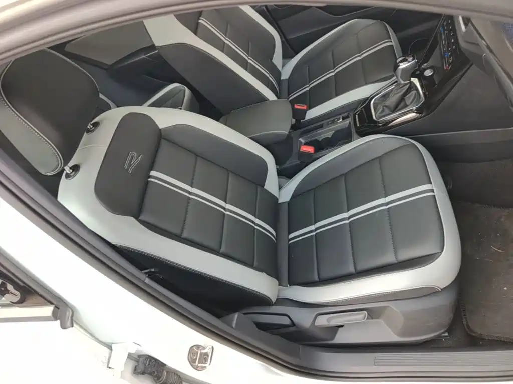 Volkswagen T-ROC 2025 2025 300TSI DSG 2WD Dawn Edition
