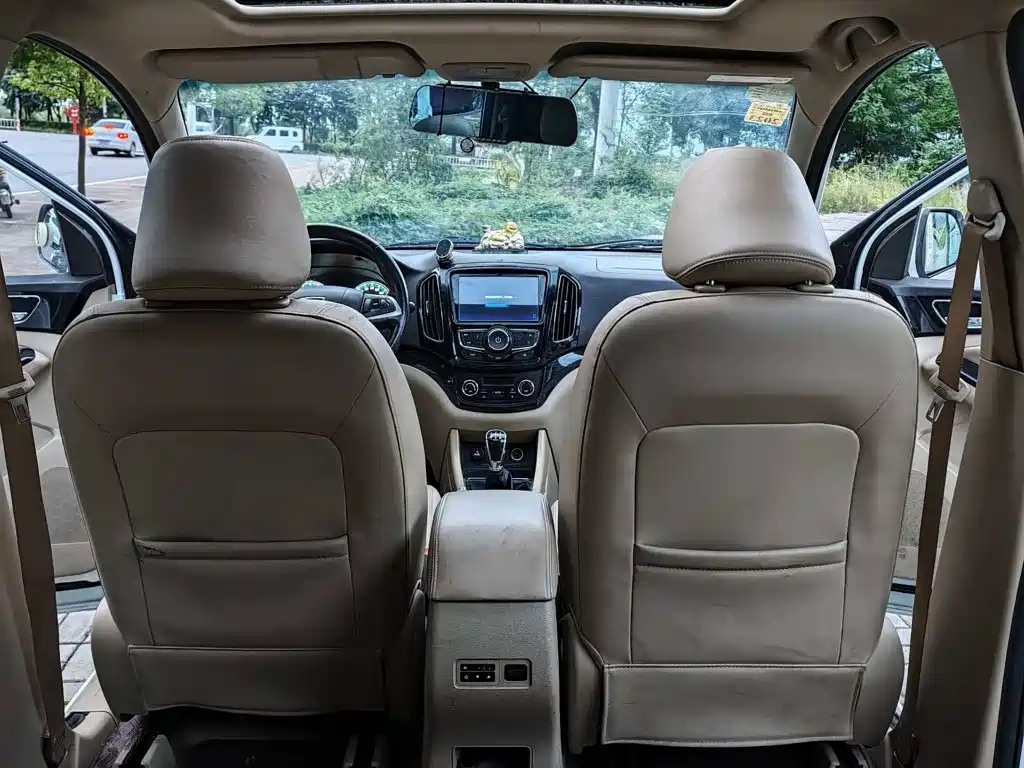 Photo 5 - Baojun 730