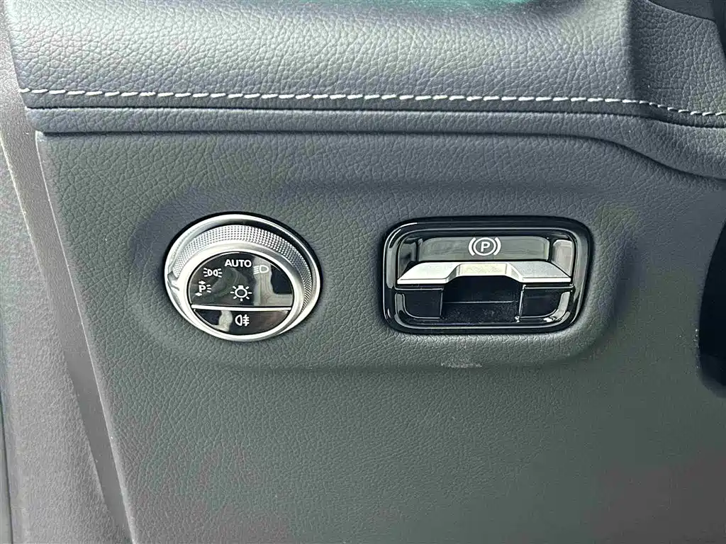 MERCEDES-BENZ EQS SUV