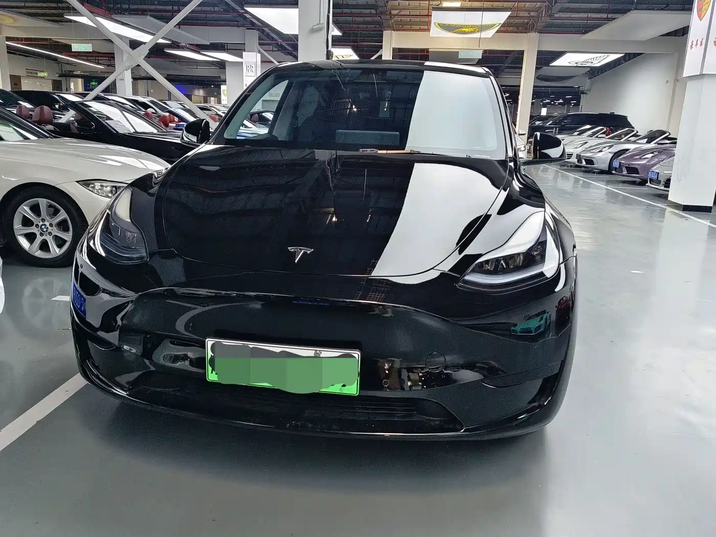 TESLA MODEL Y