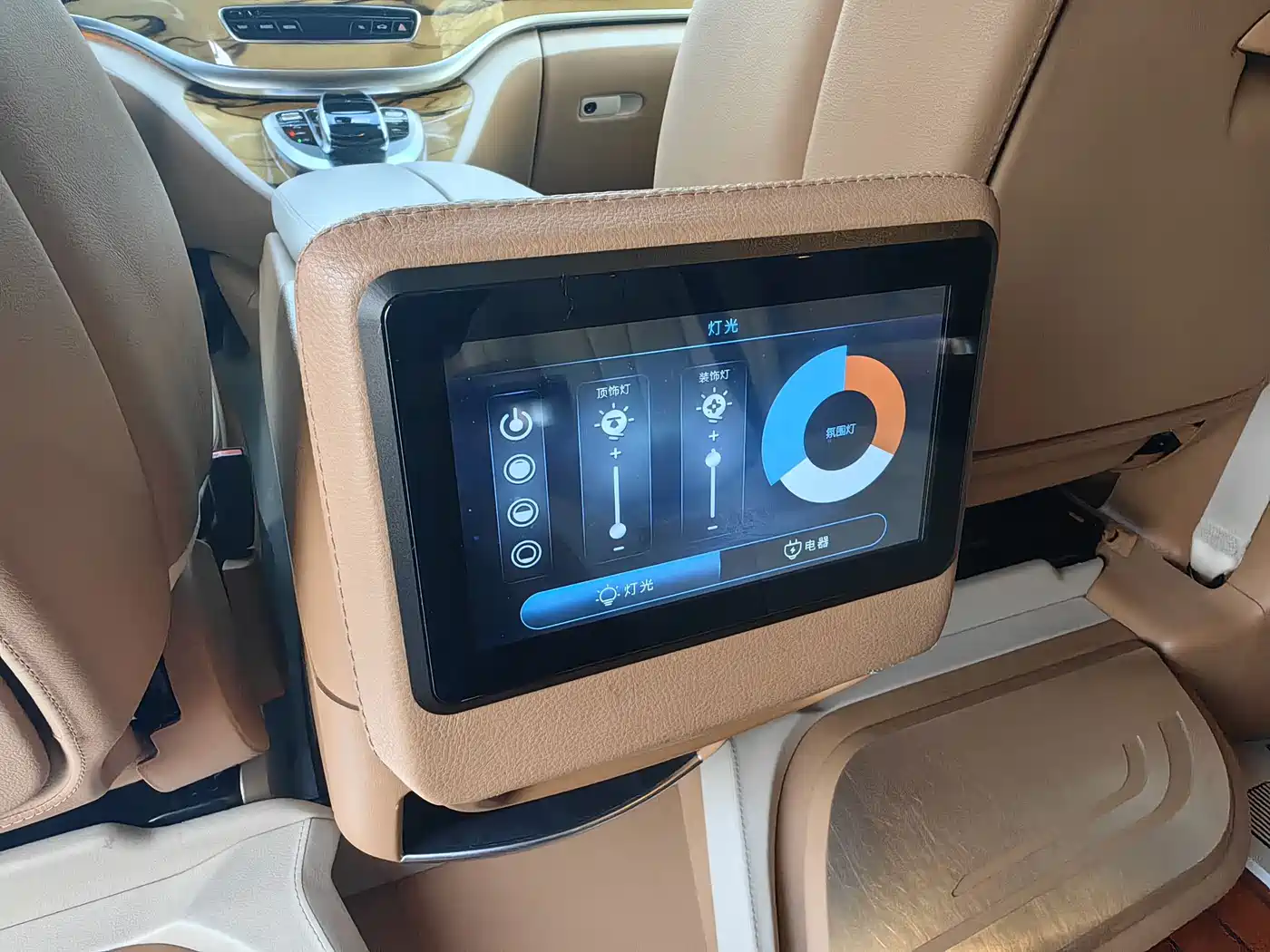 Mercedes-Benz V-Class 2018 V 260 L Premium Long Wheelbase Edition China VI фото 23