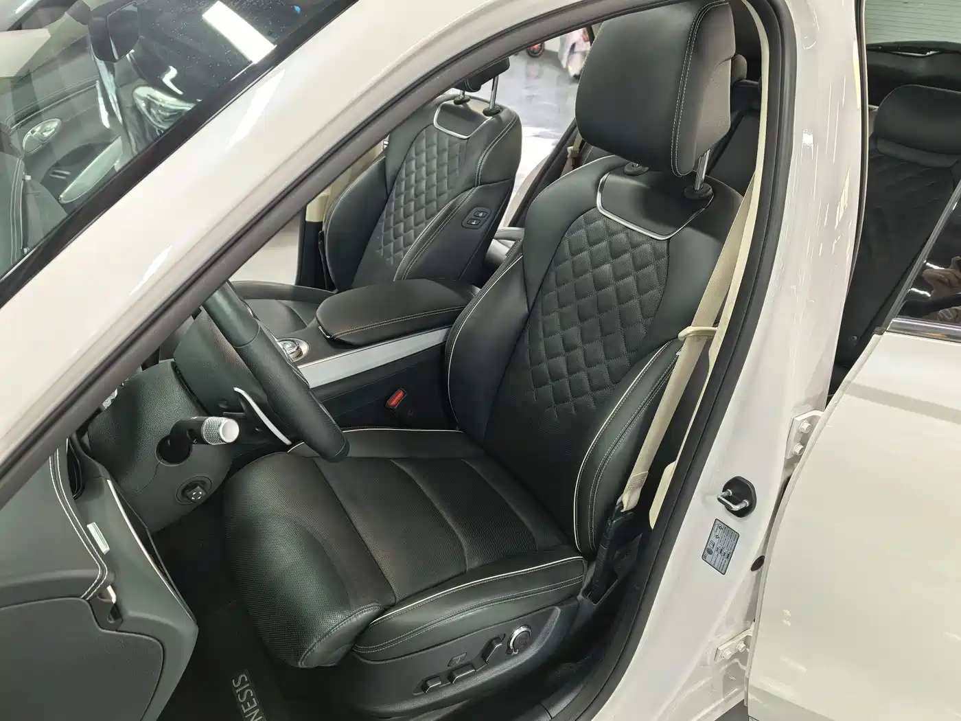 GENESIS PURE ELECTRIC GV70