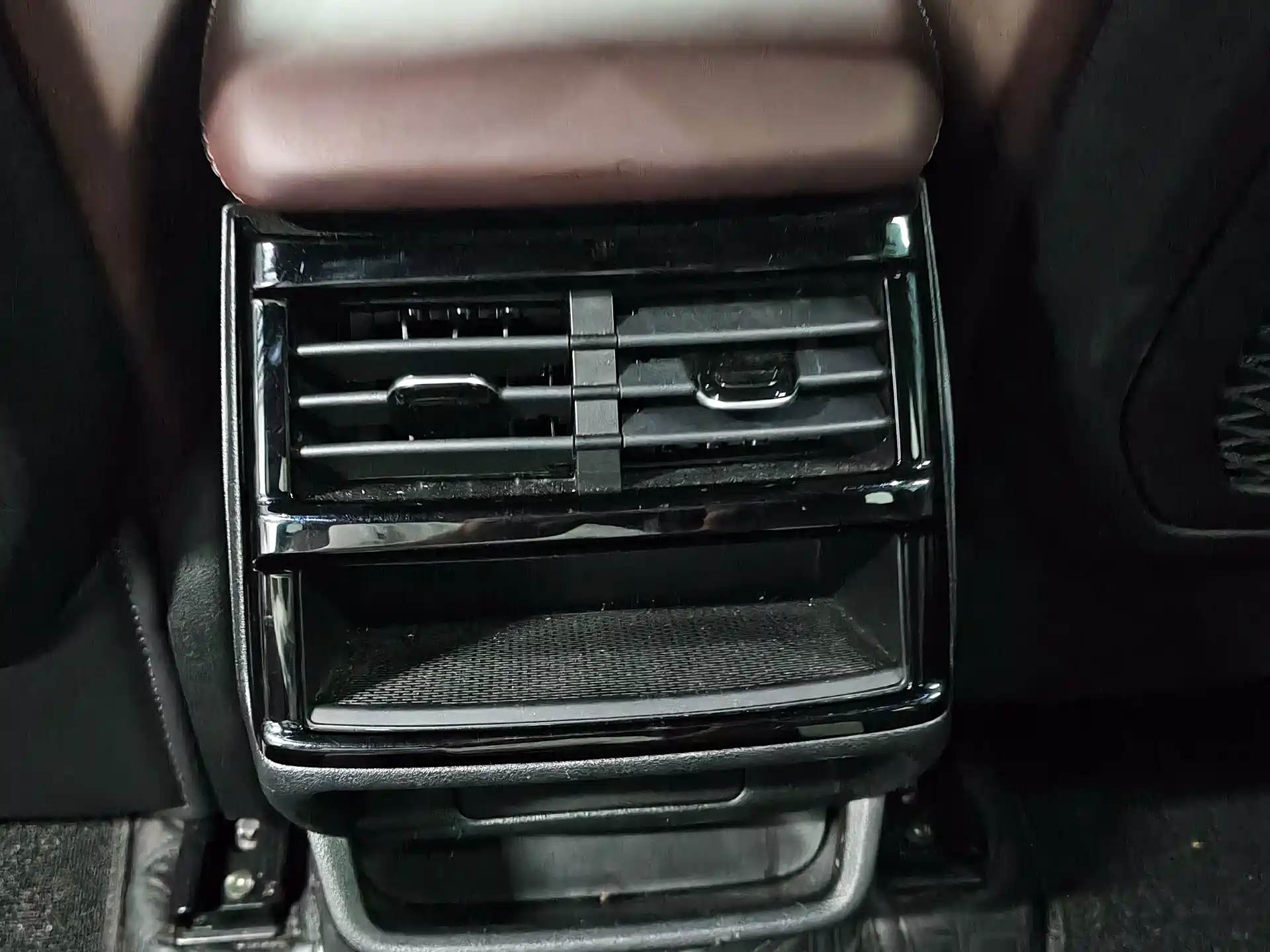 Фото 8 - Geely Monjaro