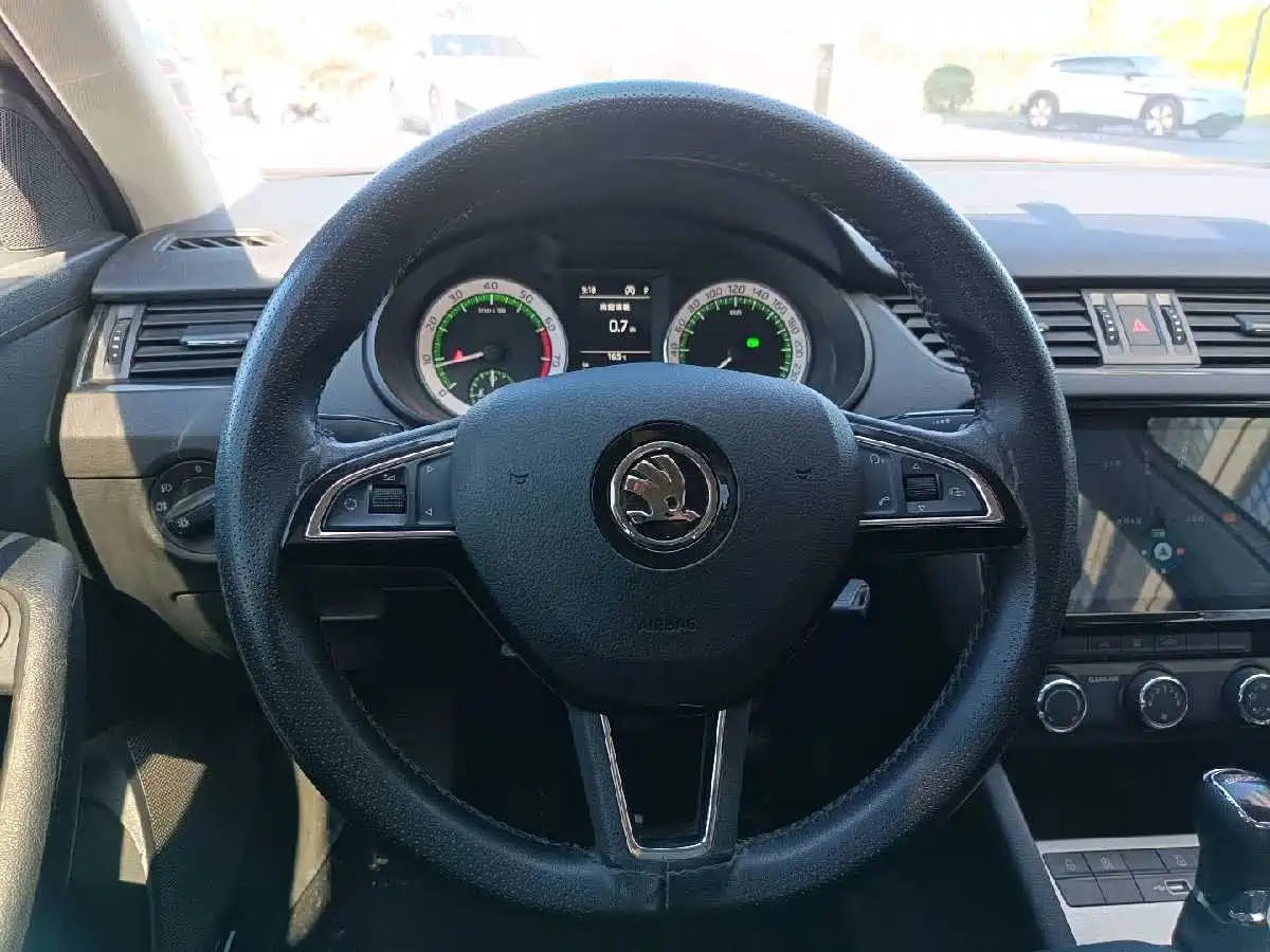 Škoda Octavia 2021 1.5L Automatic Comfort фото 18