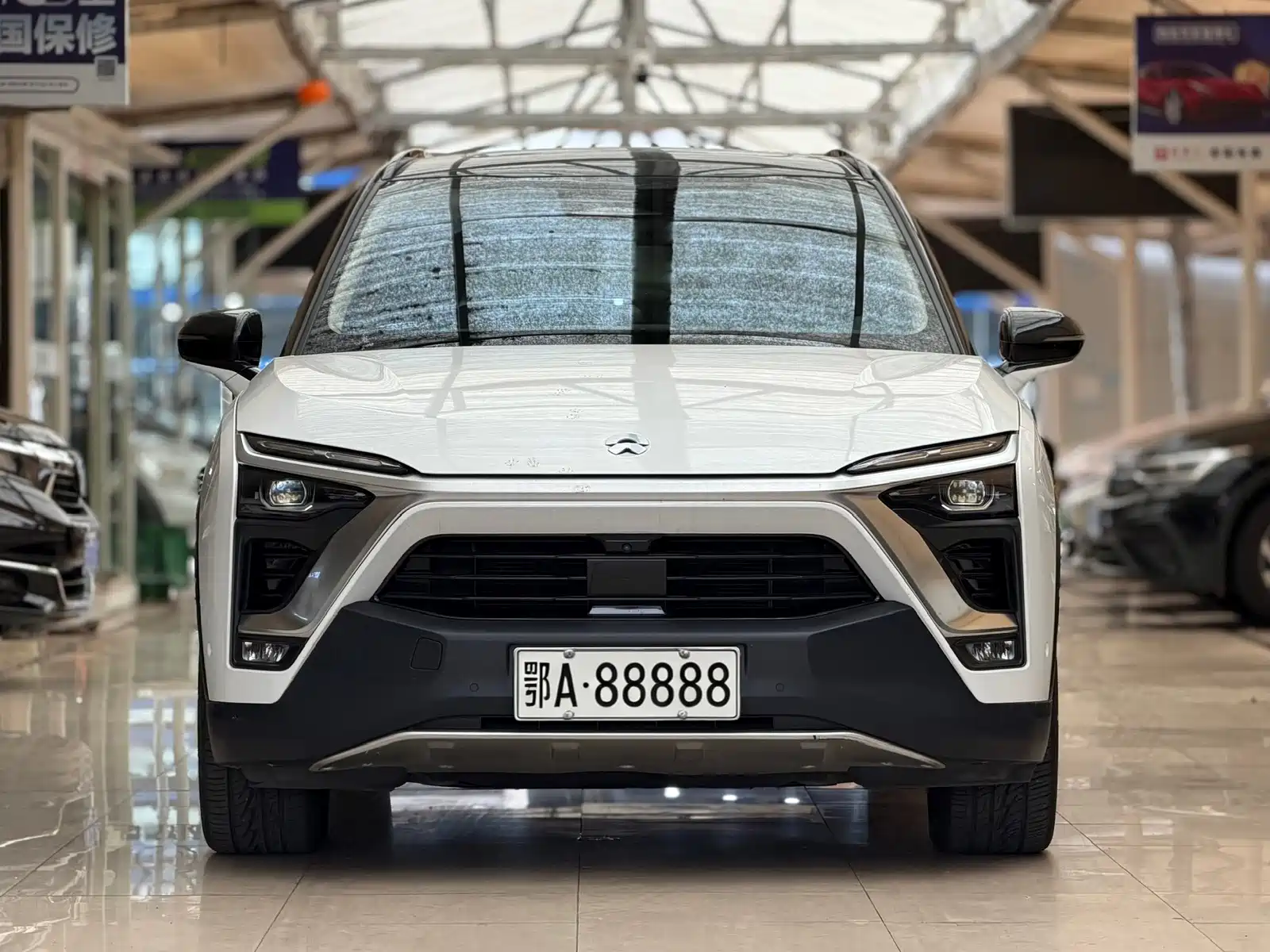 Фото 2 - NIO ES8