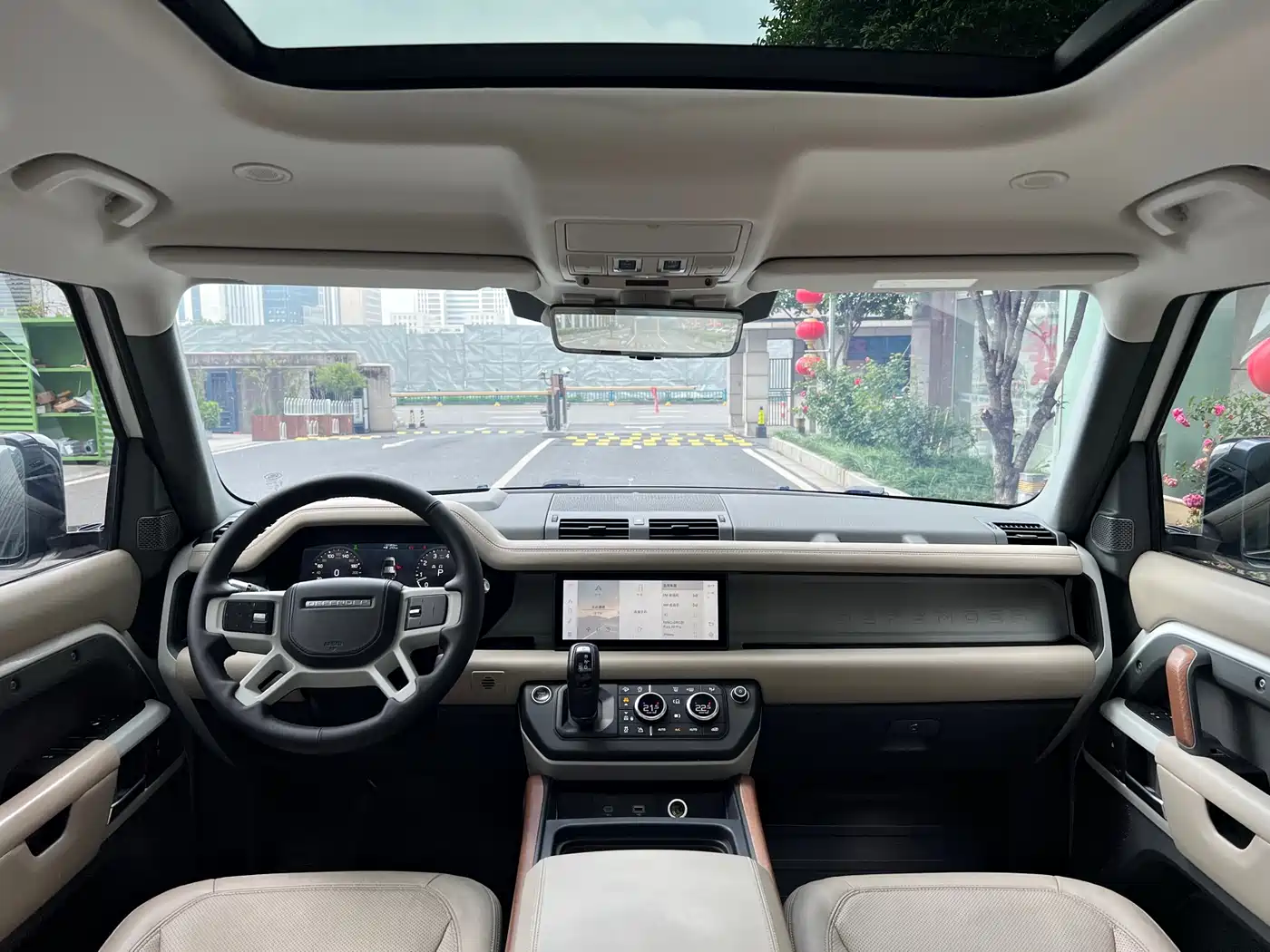 Land Rover Defender 2020 Model 110 P400 HSE фото 4