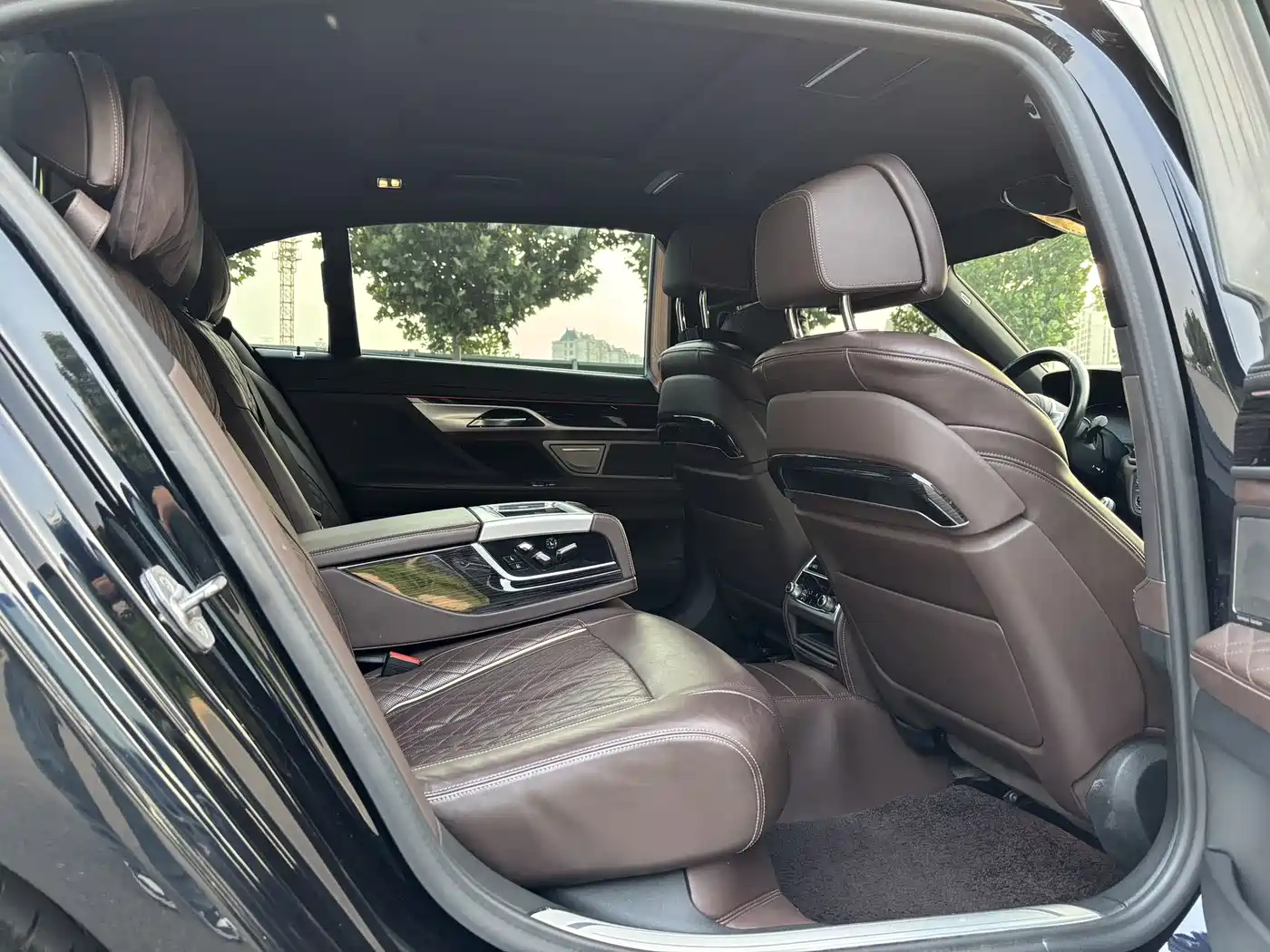 BMW 7 Series 2021 Model 740Li Leading M Sport Package фото 11