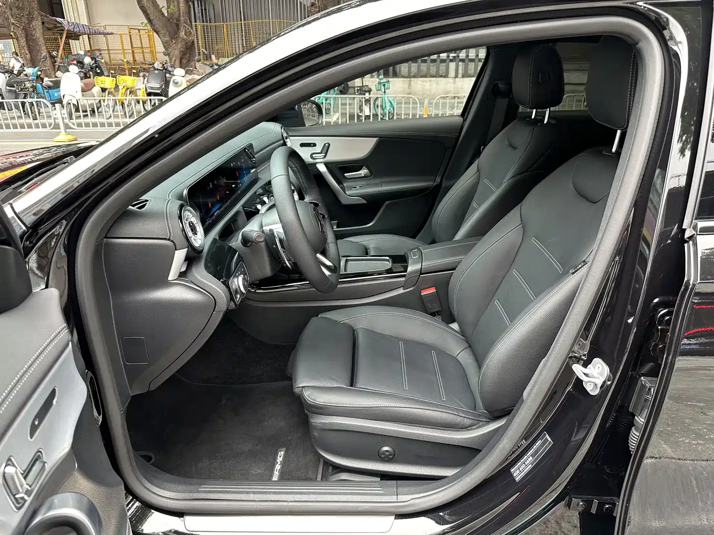 Mercedes-Benz A-Class AMG 2025 AMG A 35 L 4MATIC фото 5