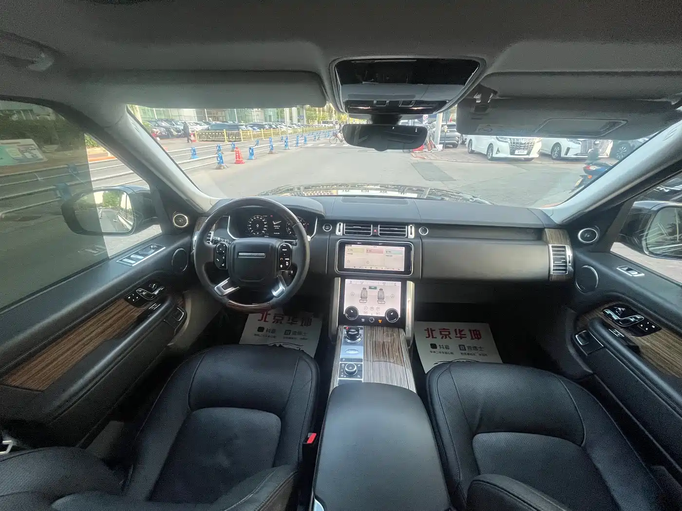 Land Rover Range Rover 2019 3.0 SC V6 Heritage Extended Edition фото 4