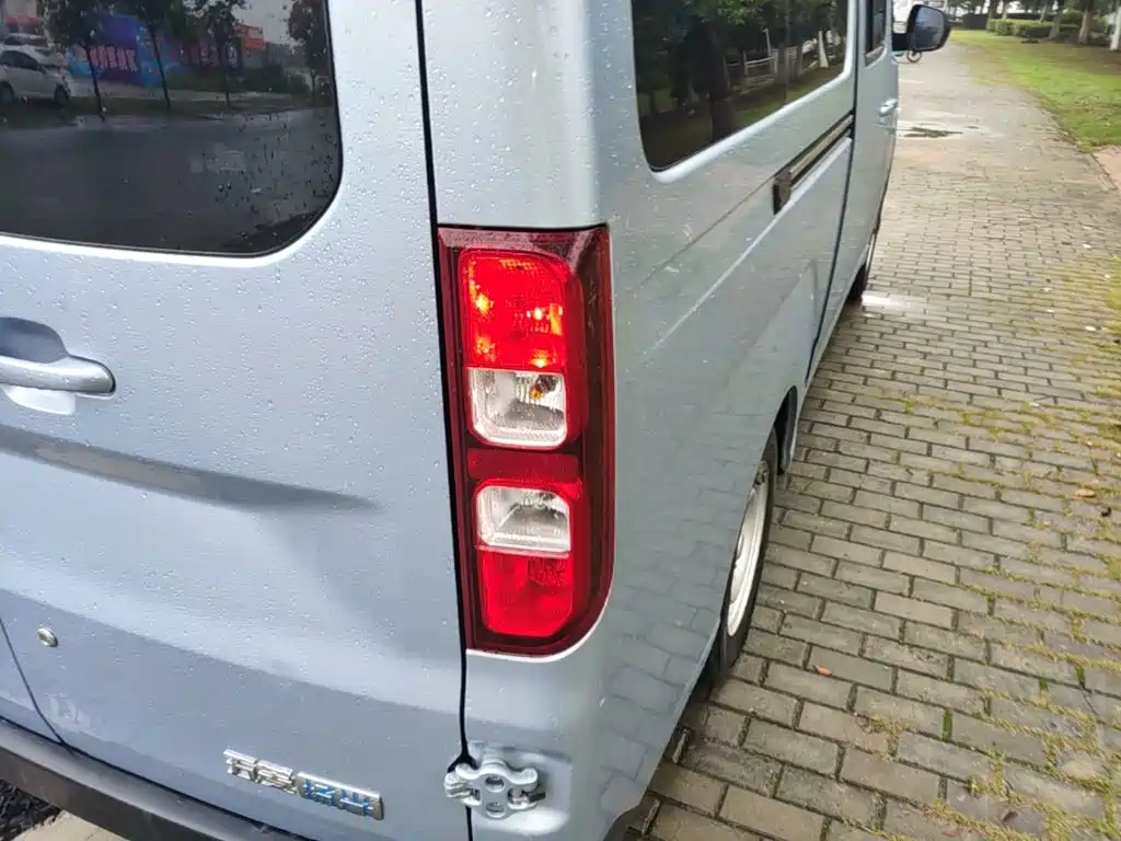 Wuling Motors Wuling Yangguang 2025 2024 300KM Comfort Bus Version 75kW