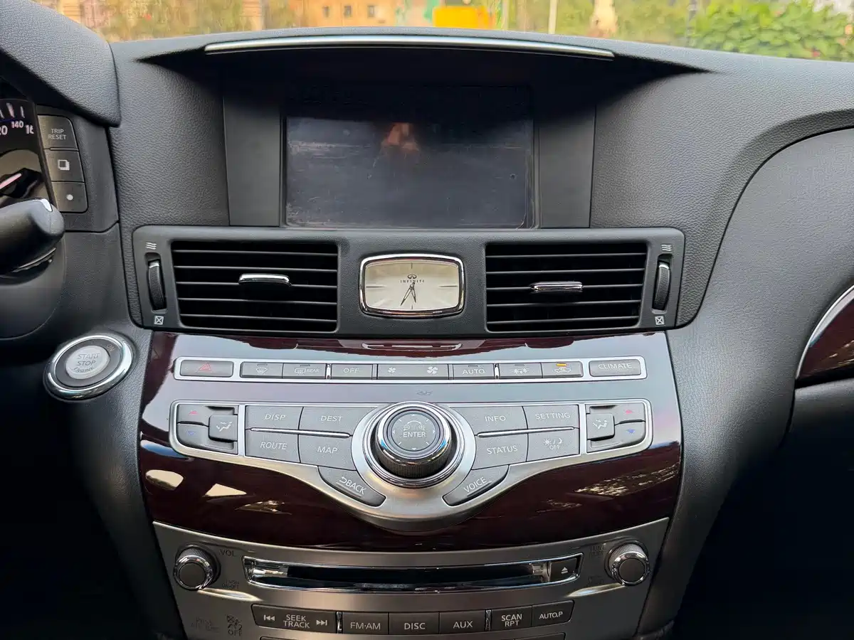 Фото 21 - Infiniti Q70