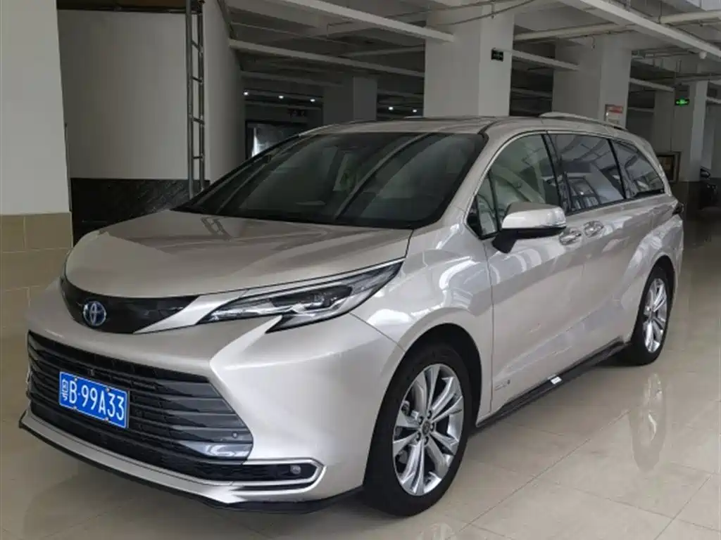 Toyota Sienna 2023 2.5L Hybrid Ultimate Edition фото 5