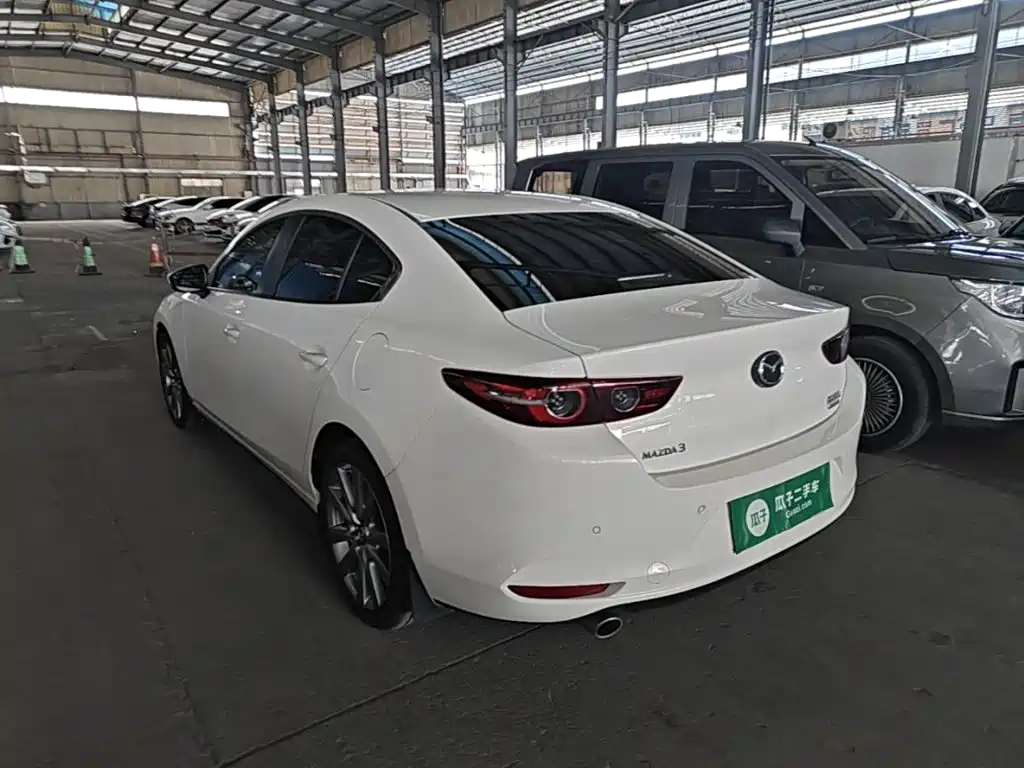 Photo 5 - Mazda Mazda 3