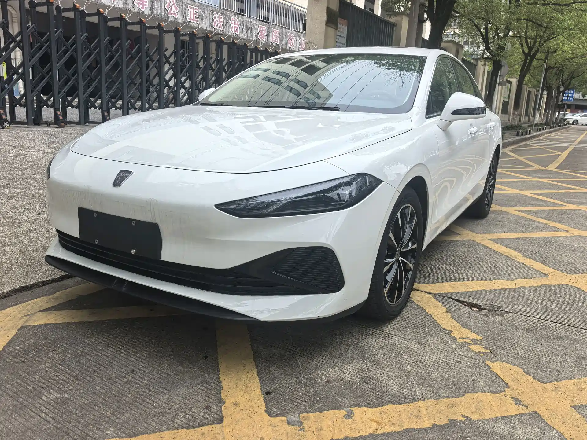 Photo 1 - Roewe D7