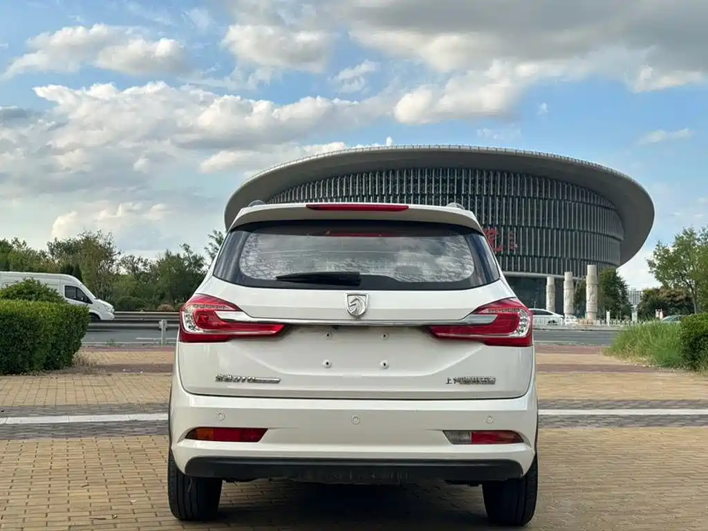 Baojun 310W 2018 2017 1.5L Manual Fashion Edition (China V)