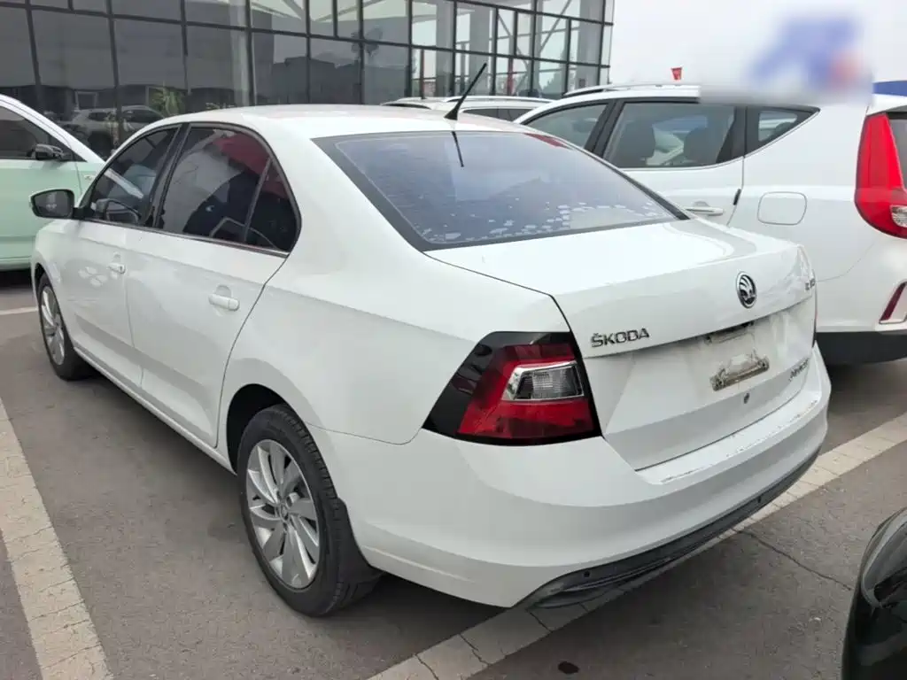 Photo 5 - Škoda Rapid