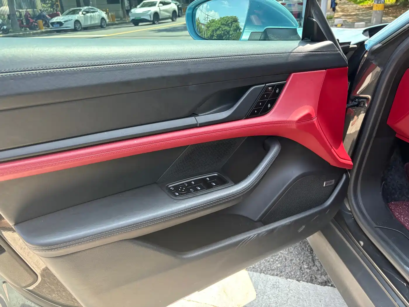 Porsche Taycan 2021 2020 Taycan