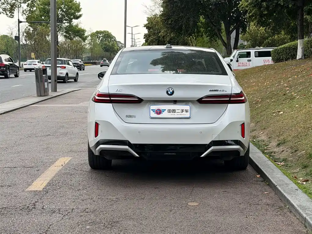 BMW I5