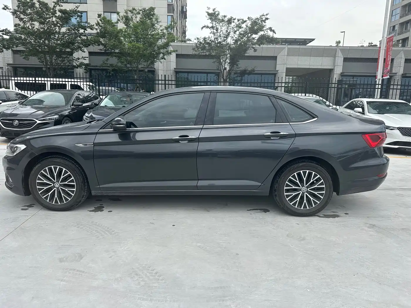 Volkswagen Sagitar 2021 280TSI DSG Surpassing Edition фото 18