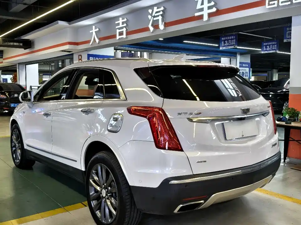 صورة 14 - Cadillac XT5
