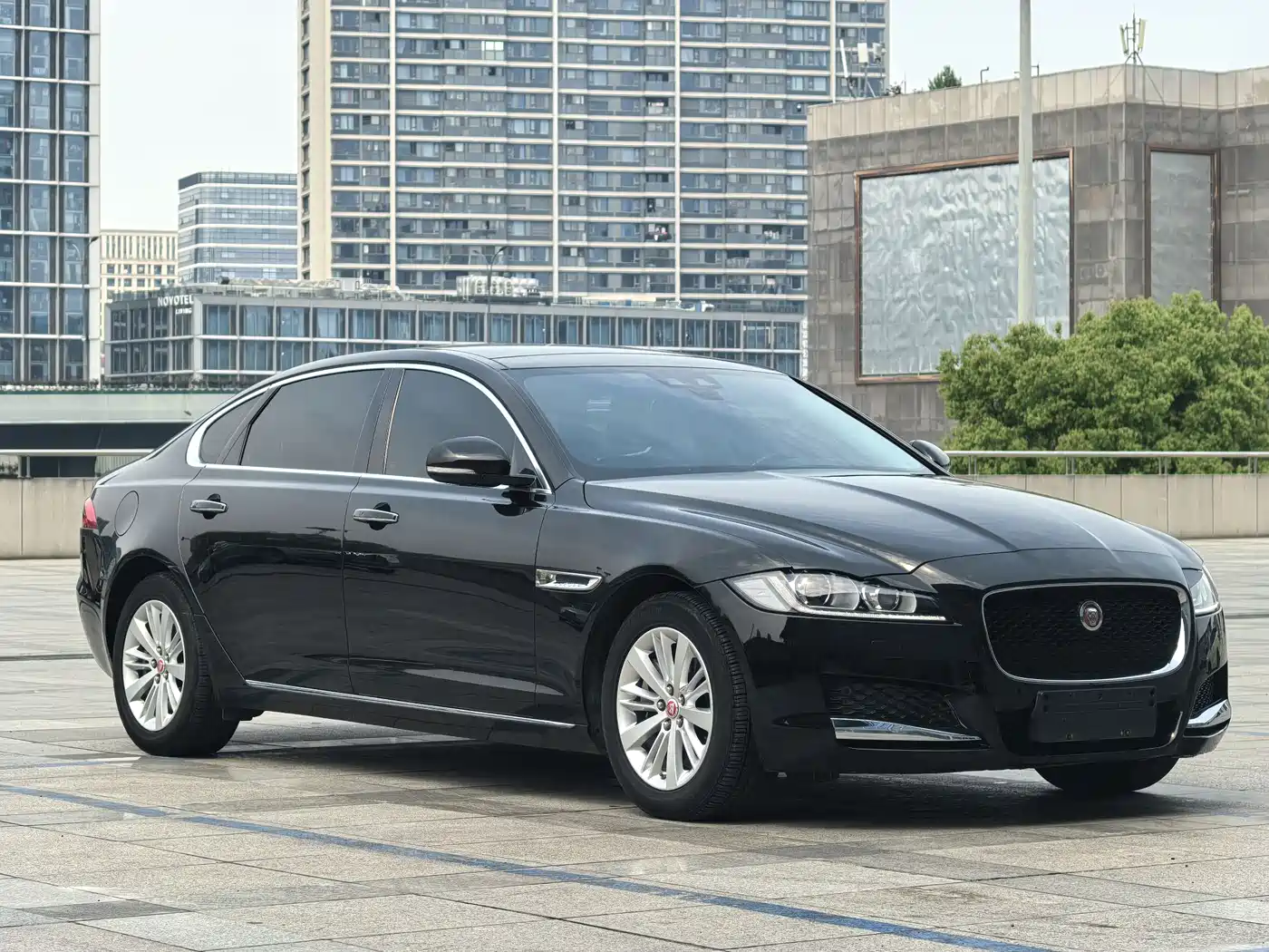 Jaguar XFL 2017 XFL 2.0T 240PS Luxury Edition фото 2