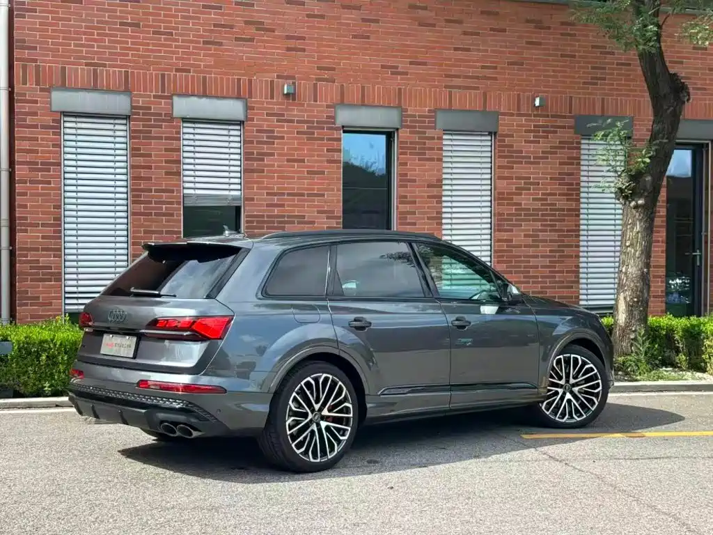 2025 Audi SQ7