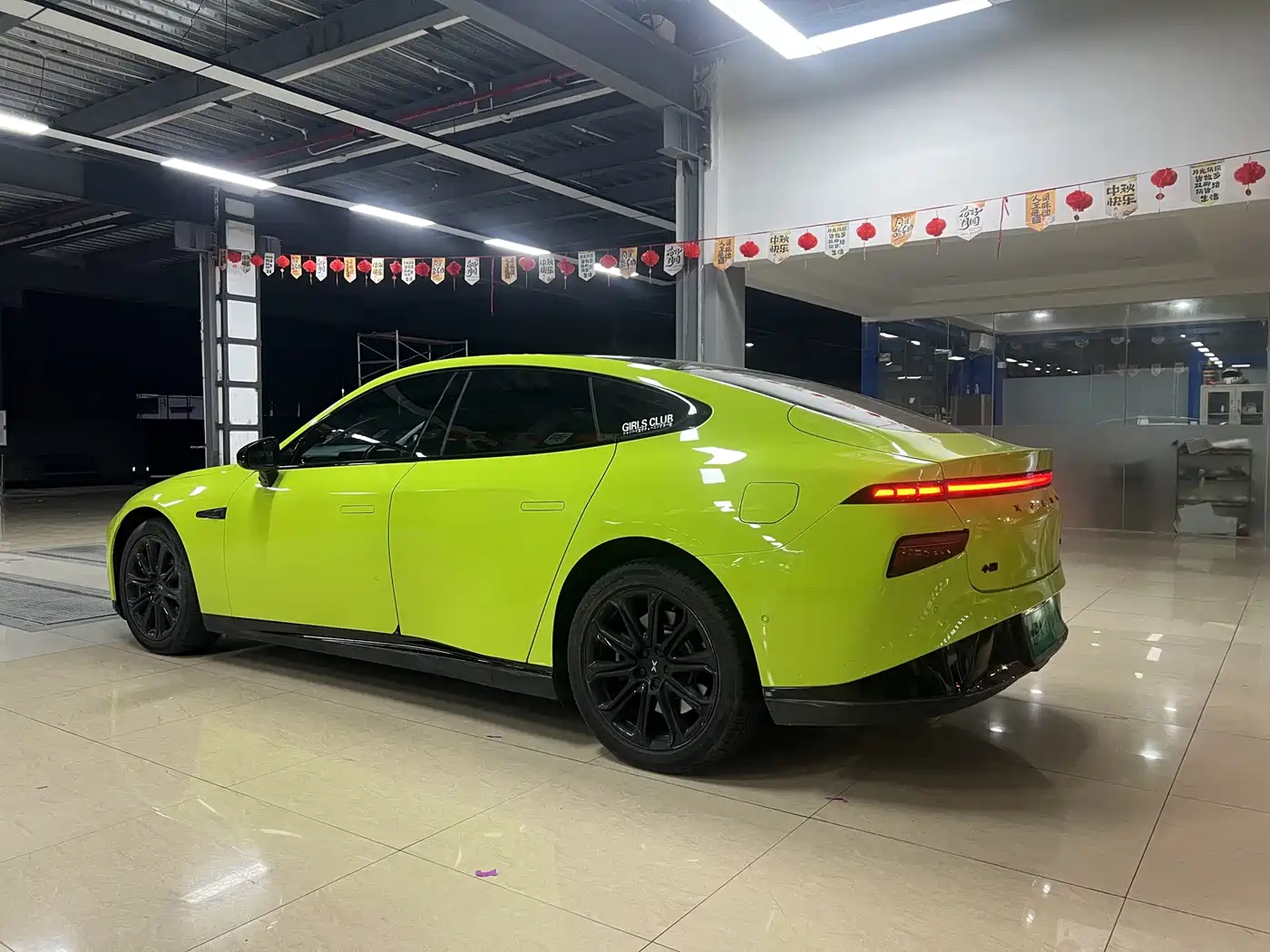 Фото 8 - XPeng P7