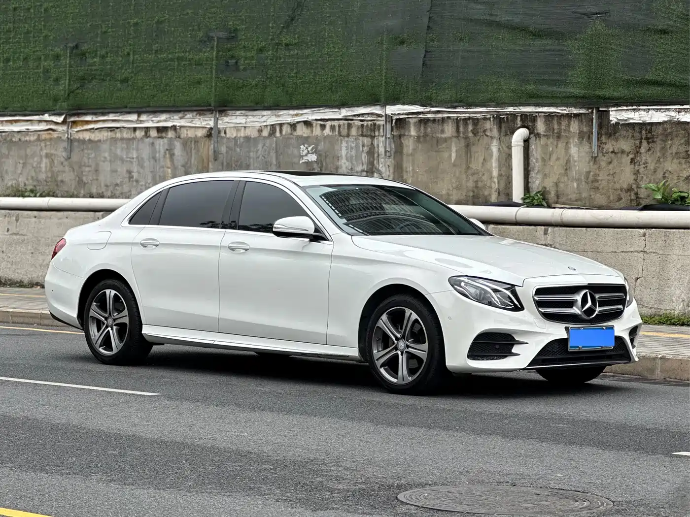 Mercedes-Benz E-Class 2016 E 200 L Sport Type фото 3