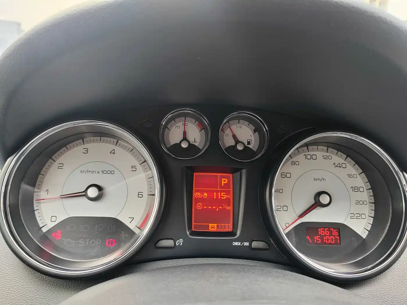 Peugeot 408 2011 1.6L Automatic Comfort Edition фото 16