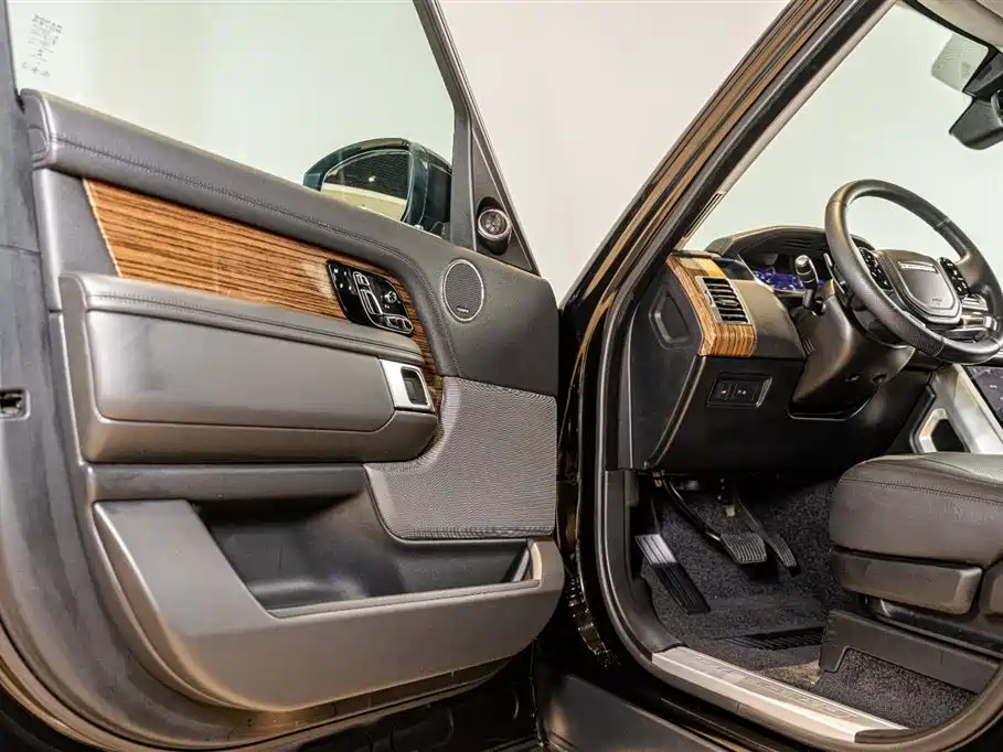 Land Rover Range Rover 2019 3.0 SCV6 Heritage Edition фото 6